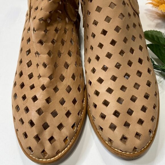 Anthropologie Musse & Cloud Calia Leather Perforated Booties‎ Size 8 - Picture 7 of 13